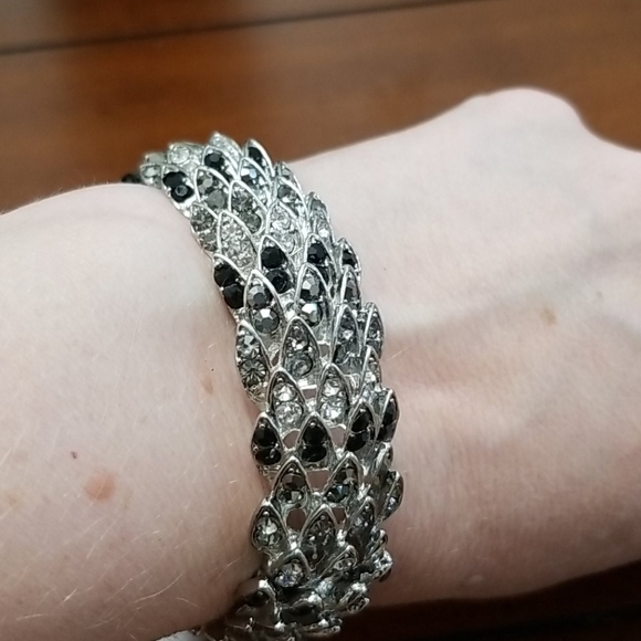None Jewelry - ELEGANT 🖤 BRACELET